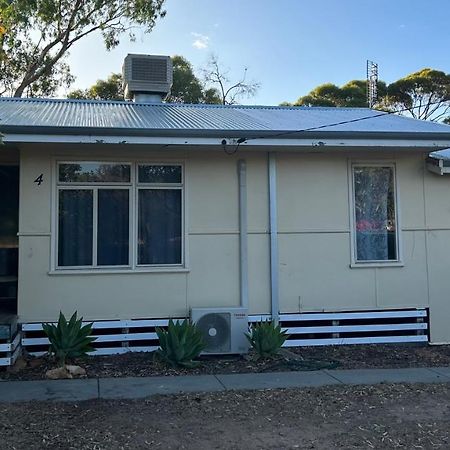 Home Away From Home Merredin Exteriör bild